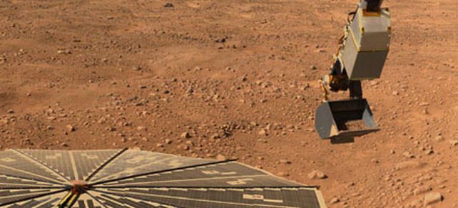La sonda Phoenix podr&iacute;a haber encontrado hielo en la superficie de Marte