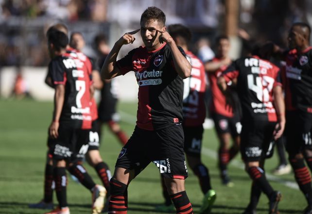 El Newells de Heinze, un equipo no apto para cardíacos, igualó 2 a 2 con Platense