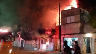Investigan las causas de un incendio en barrio Los Hornos