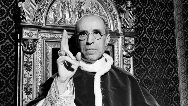 Pío XII llegó al trono pontificio en 1939 y lo ocupó hasta su muerte en 1958.