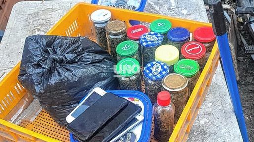 Aprehendieron a un hombre que amenazó a toda su familia, causó daños y luego hallaron frascos con marihuana