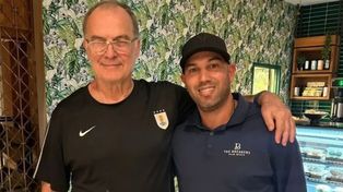 Bielsa y Vera se retrataron en el hotel donde concentra la Celeste.