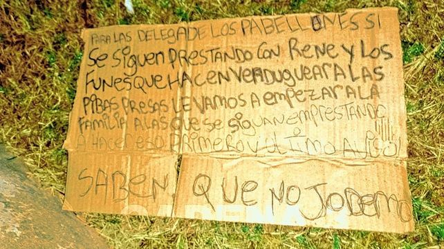 Hay videos de palizas de unas presas a otras