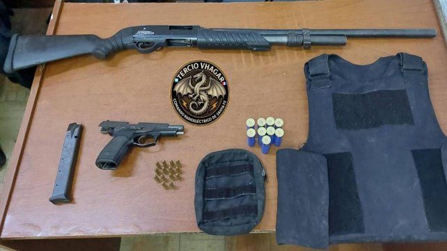 B° Los Troncos: aprehendieron a tres hombres por violencia de género y secuestraron armas de fuego, balas y cartuchos