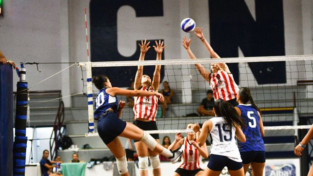 Las chicas de Náutico y Estudiantes cara a cara en la rede del Velasco. Derrota por la Liga Argentina Femenina.