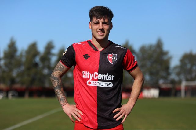 Lucas Besozzi llegó en la semana y fue convocado para el partido que Newells jugará este viernes