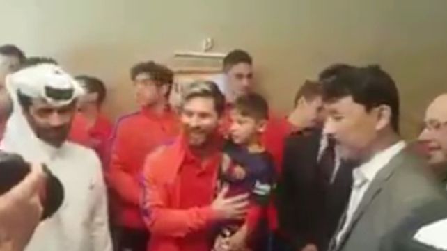 El niño afgano que conmovió al mundo cumplió su sueño: conoció a Messi
