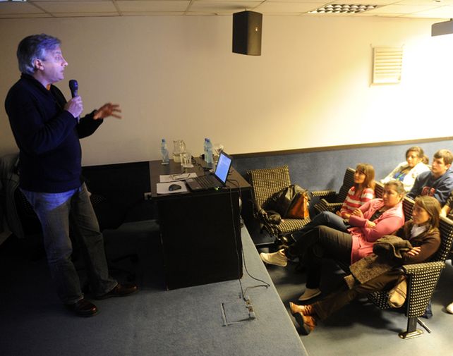 El encuentro realizado en el auditorio de La Capital sirvió para intercambiar opiniones entre investigadores y docentes. (Foto: H. Rio)