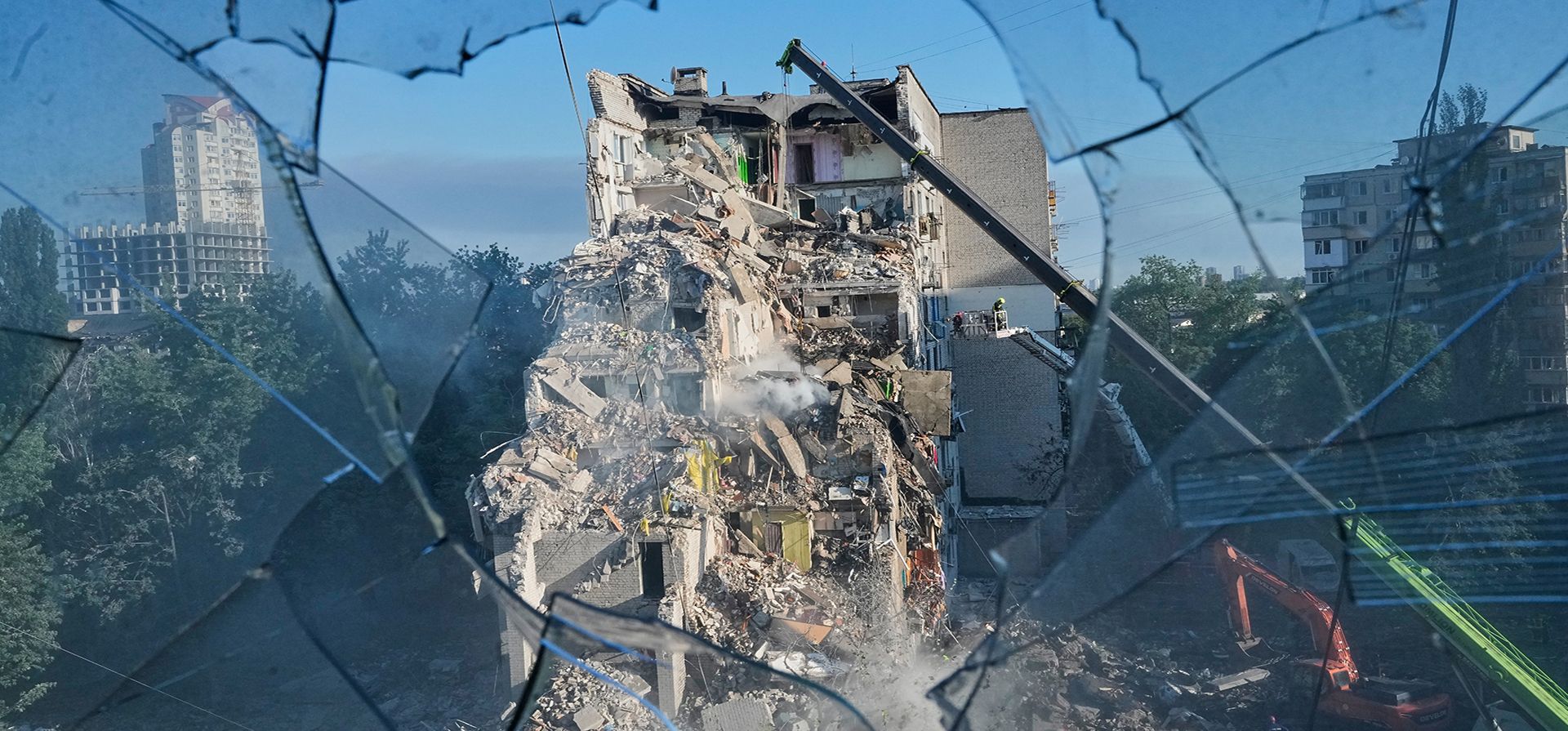 Un edificio de apartamentos se ve dañado tras un ataque ruso en Kiev, Ucrania, el jueves 2 de julio de 2026. (AP Foto/Efrem Lukatsky) Un edificio de apartamentos se ve dañado tras un ataque ruso en Kiev, Ucrania, el jueves 2 de julio de 2026. (AP Foto/Efrem Lukatsky)