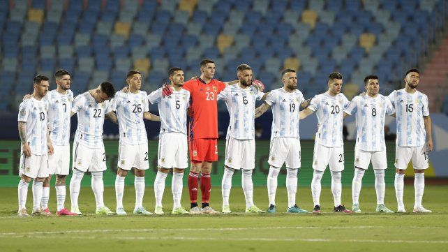 Con tres rosarinos salió a la cancha la selección nacional, Messi, Di María y Lo Celso. AP Photo / Eraldo Peres