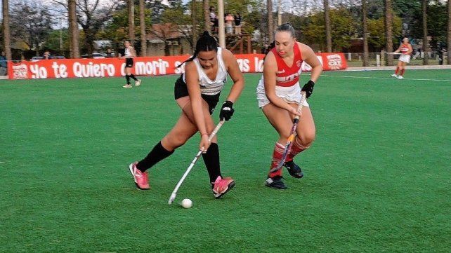 &nbsp;Sueño cumplido: Universitario inauguró su nueva cancha de hockey.
