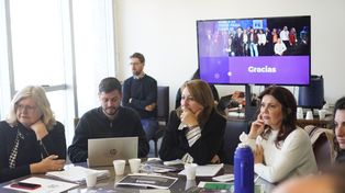 Mónica Fein encabezó un conversatorio con referentes en materia educativa para trasladar la exitosa experiencia del programa Vuelvo a estudiar a nivel nacional.