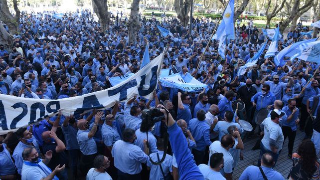 Los trabajadores matrcharán desde la UTA hasta las sedes de la Municipalidad y la Gobernación.