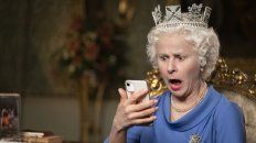 Tracey Ullman interpreta a la reina Isabel, feliz porque “The Crown” “refleja tan bien a la gente común”. Tracey Ullman interpreta a la reina Isabel, feliz porque “The Crown” “refleja tan bien a la gente común”.