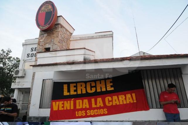 Farías recorrió el club de Colón donde se realizarán los comicios