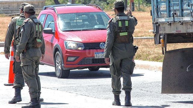Detuvieron a 23 gendarmes por cobrar coimas a camioneros: pedían entre $50.000 y $600.000 para que puedan circular Detuvieron a 23 gendarmes por cobrar coimas a camioneros: pedían entre $50.000 y $600.000 para que puedan circular