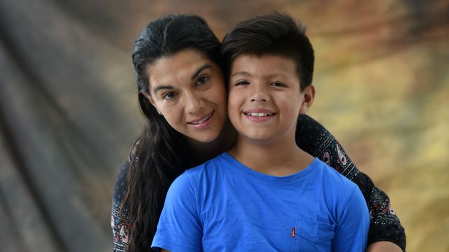 Santino, el pequeño santafesino que le da batalla a un cáncer poco común