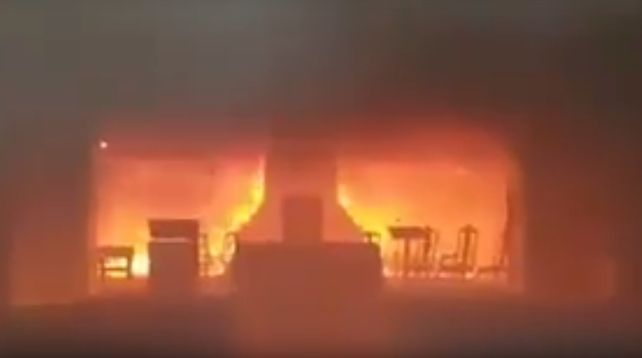 Un voraz incendio se desató esta tarde en el altar de la Catedral de San Nicolás