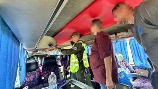 Descubren drogas fraccionada en un ómnibus de la hinchada de Independiente
