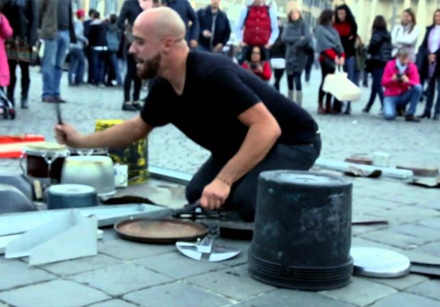 Darío Rossi, el baterista urbano que la rompe en Internet