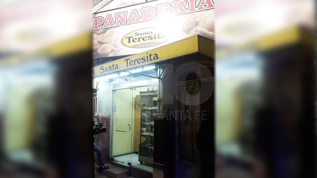 Vandalizaron y robaron una panadería en pleno Bulevar