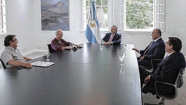El Presidente anunció un bono de 20 mil pesos para estatales