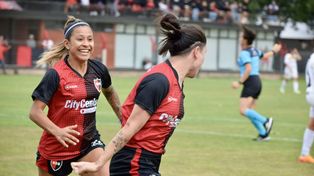 Camila Mansilla y Martina Caffaro fueron las goleadoras en cuartos de final ante Comunicaciones.