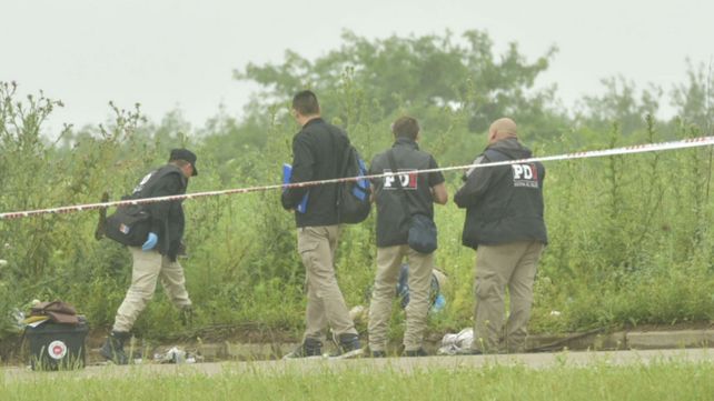 La Policía de Investigaciones trabaja en el lugar donde apareció el cuerpo.&nbsp;