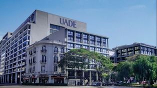 El código de vestimenta de la UADE desató la controversia