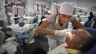 El tratamiento de odontología y la medicación son totalmente gratuitos, incluso las prótesis también lo son para las personas que no tienen obra social.