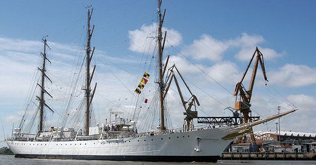 La Fragata Libertad no atraca en puertos de Francia para que no la embarguen