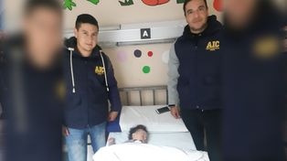 San Cristóbal: dos policías salvan la vida de una beba con maniobras de Heimlich
