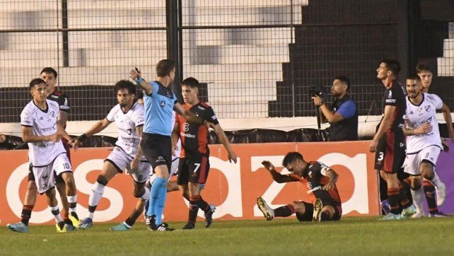 Colón se quedó sin chances de pelear por el segundo ascenso.