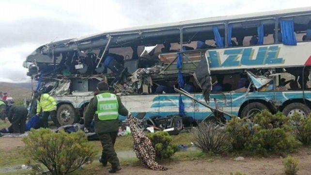 Fatalidad. Unos de los colectivos accidentados en Bolivia.
