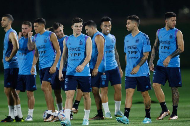 Todos a bordo. Los jugadores aprobaron las exigencias y al técnico argentino le volvió el alma al cuerpo.