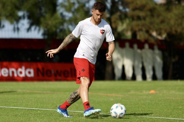 Esperanza de gol. El Colo Ramírez es el máximo y casi único anotador leproso.