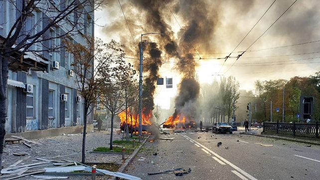 Cinco personas murieron y 12 resultaron heridas en una ola de bombardeos de Rusia sobre Kiev
