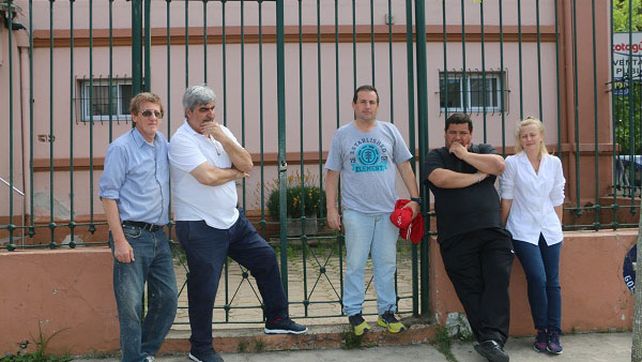 Los trabajadores con pocas ganas de salir en la foto.&nbsp;