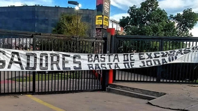 La bandera que apareció en Colón tras la derrota en Sarandí