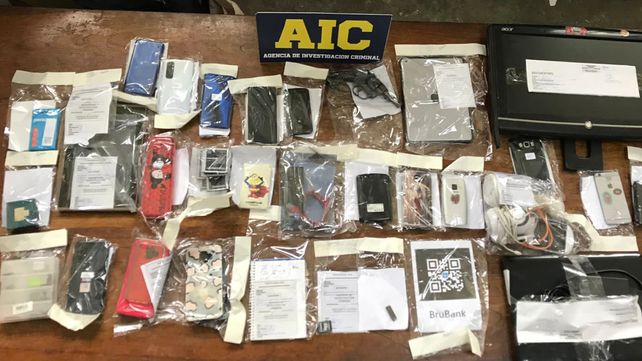 Parte de los elementos incautados por la policía en los procedimientos de este jueves.&nbsp;