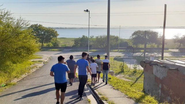 La escuela Pablo del Tarso y la de oficios Enrique Angelelli funcionan en barrio Anacleto Medina de Paraná. Cuentan con sólo 30 socios y la cuota es a voluntad