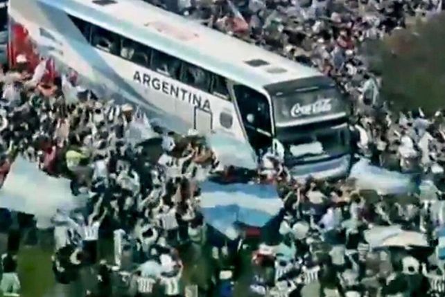 El tuit de los jugadores durante el recibimiento de la gente