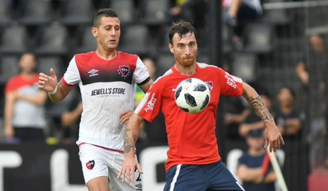 Colón avanzó con Independiente, pero Amorebieta no está convencido de venir