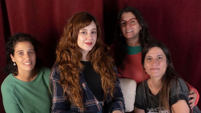 El equipo de Católicas por el Derecho a Decidir junto a la conductora Pupina Plomer