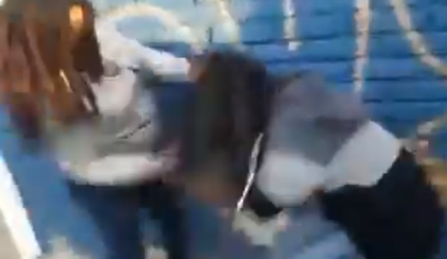 Una embarazada le dio una feroz paliza a una militante proaborto