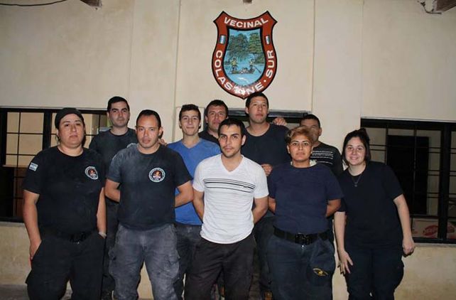 Las ONG. Los Bomberos Voluntarios de Las Flores ayudaron en Colastiné Sur.