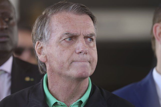 Bolsonaro dijo que abrió su tobillera durante un colapso nervioso con alucinaciones