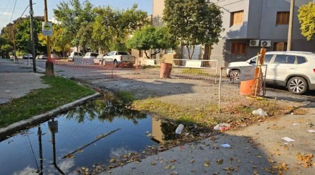 Malestar de vecinos. Volvieron a denuncian por el abandono de la obra de ampliación de la planta potabilizadora en barrio Candioti Sur.