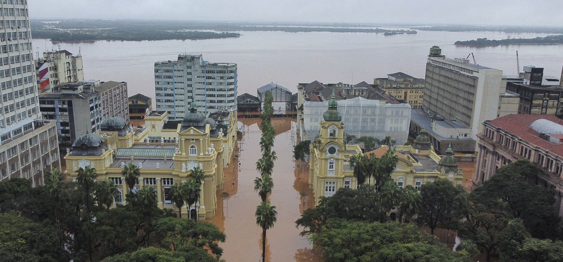 Una vista aérea de un área inundada por fuertes lluvias en Porto Alegre, estado de Rio Grande do Sul, Brasil, el sábado 4 de mayo de 2024. (Foto AP/Carlos Macedo) Una vista aérea de un área inundada por fuertes lluvias en Porto Alegre, estado de Rio Grande do Sul, Brasil, el sábado 4 de mayo de 2024. (Foto AP/Carlos Macedo)