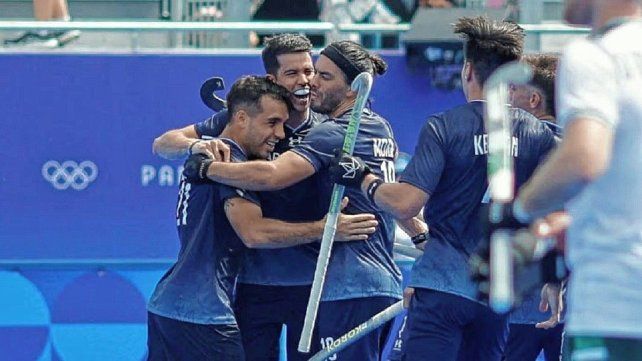 Los Leones festejaron el triunfo y la posterior clasificación